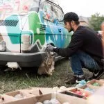 Dipingere graffiti sulle auto