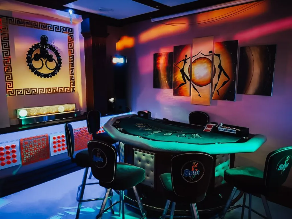 Strip sauna poker